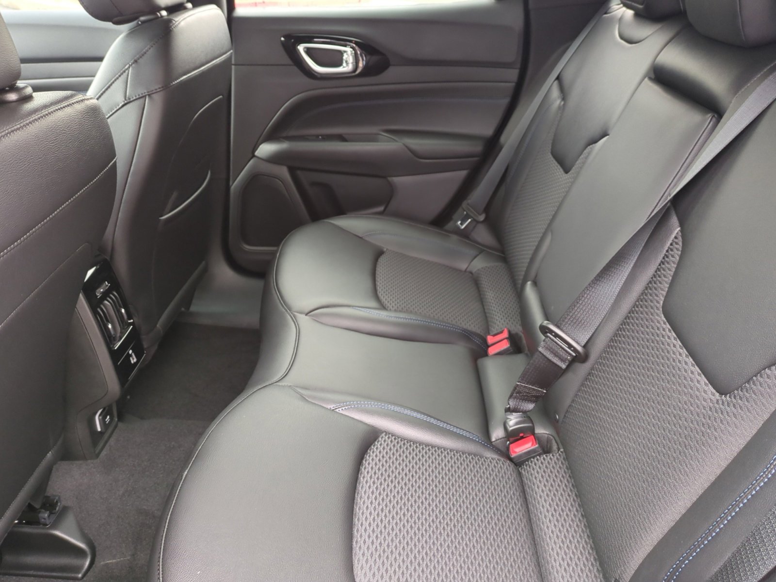 New 2026 Jeep Compass Latitude image 17