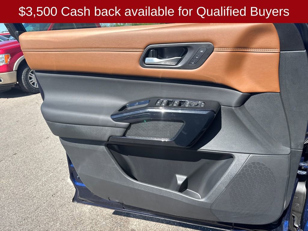 New 2026 Nissan Pathfinder Platinum image 11