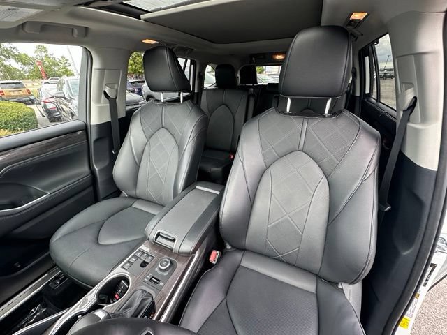 Used 2025 Toyota Highlander Platinum AWD/4WD image 29