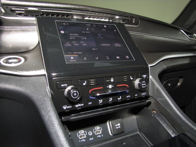 Used 2025 Jeep Grand Cherokee Altitude AWD/4WD image 7