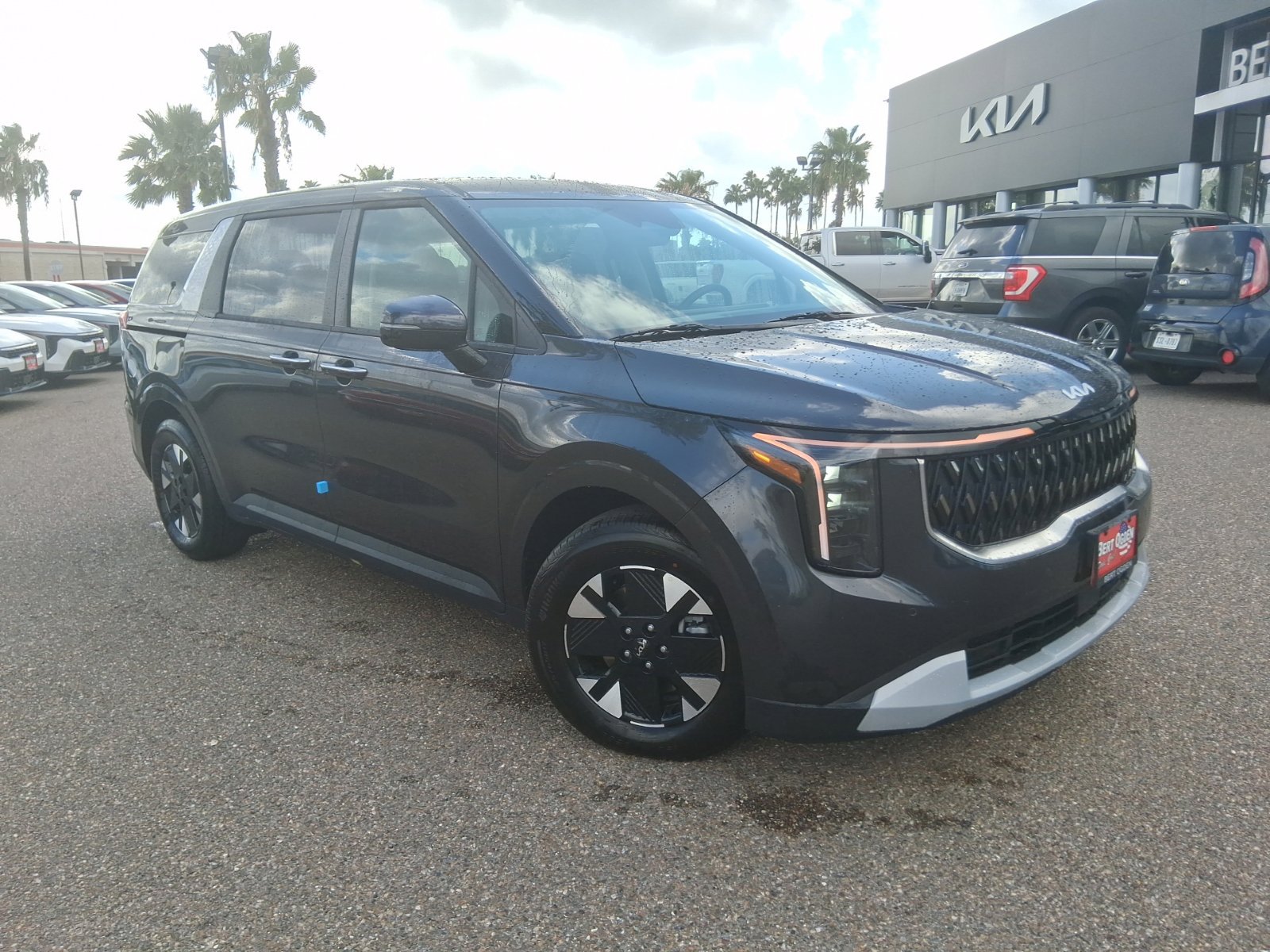 New 2026 Kia Carnival LXS