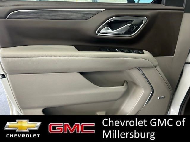 Used 2022 GMC Yukon XL SLT w/ SLT Premium Package image 16