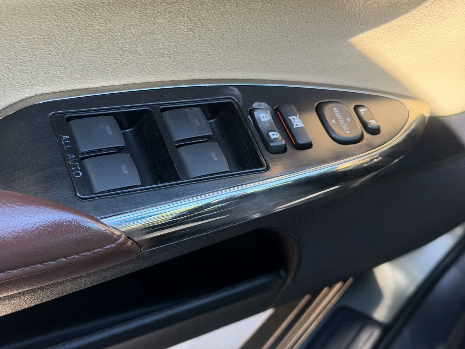 Used 2013 Toyota Avalon XLE Premium FWD image 26