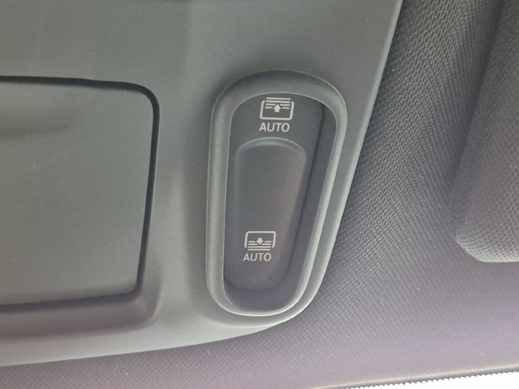 Used 2025 Chrysler Pacifica Limited FWD image 20