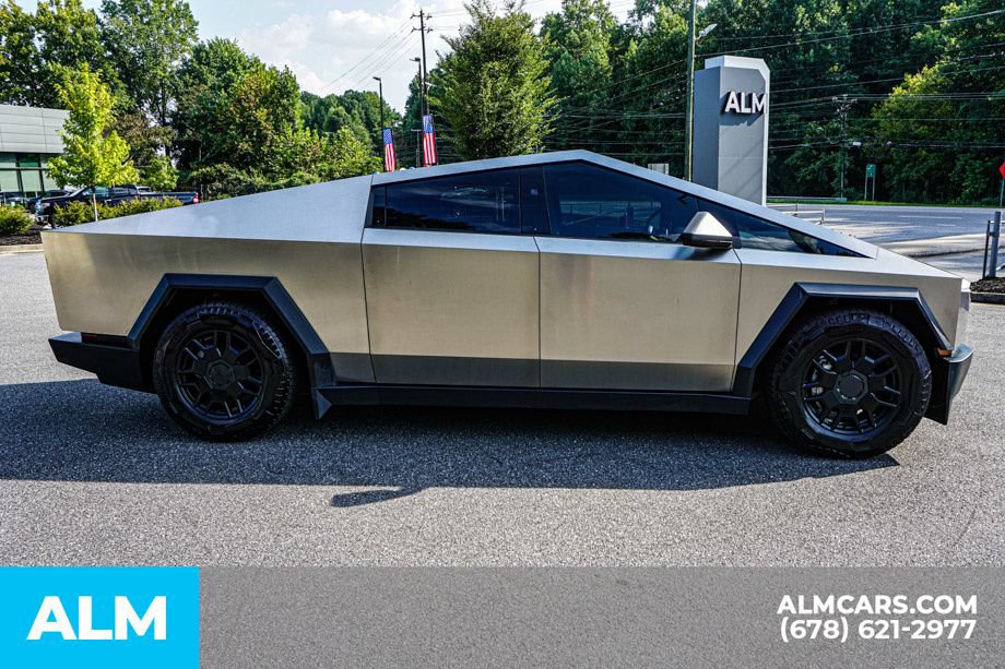 Used 2024 Tesla Cybertruck AWD Crew Cab image 8