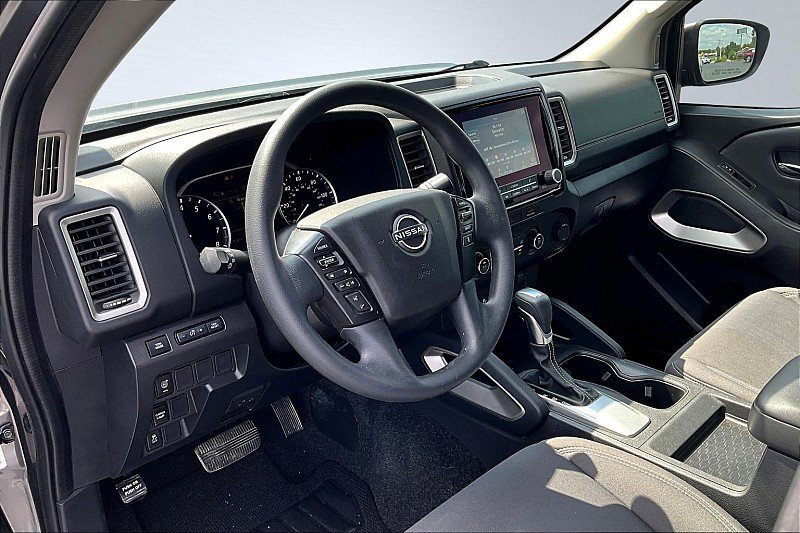 Used 2022 Nissan Frontier SV w/ Technology Package image 12