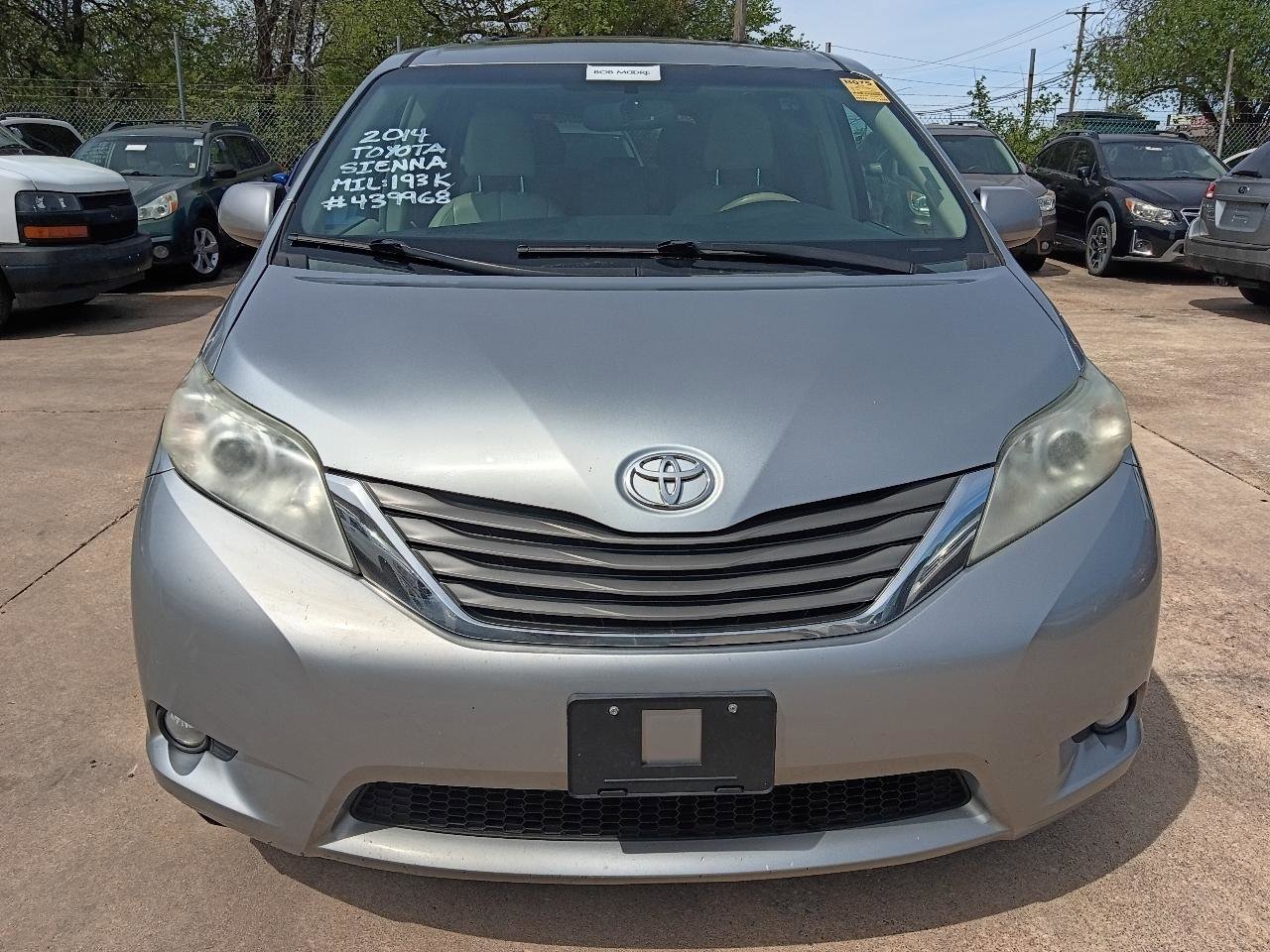 Used 2014 Toyota Sienna XLE w/ Entertainment Package image 25