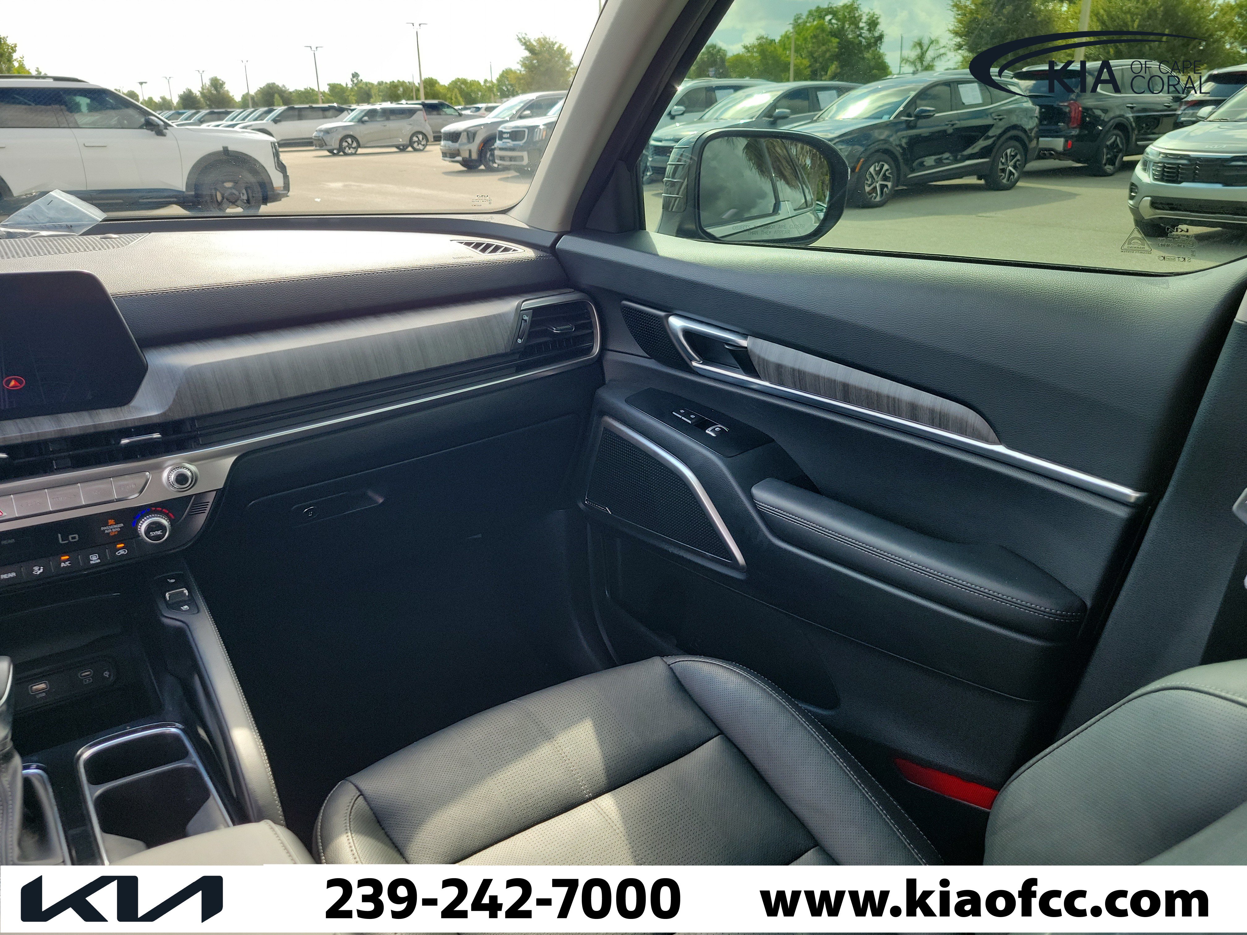 Certified 2024 Kia Telluride EX w/ EX Captain's Chair Package FWD image 18