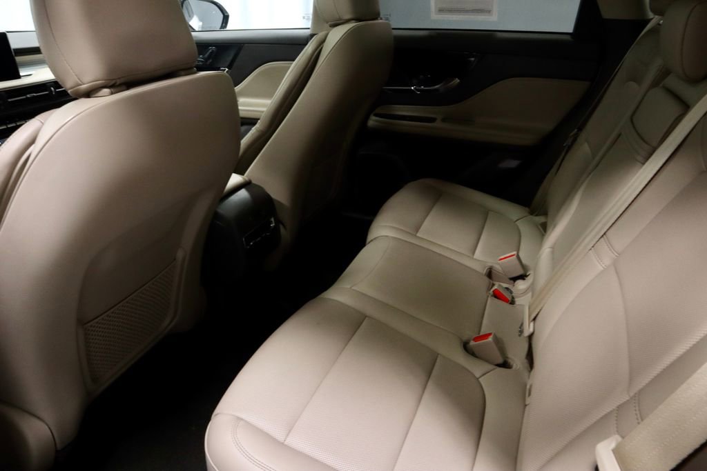 Used 2022 Lincoln Corsair Standard w/ Premium Package image 24