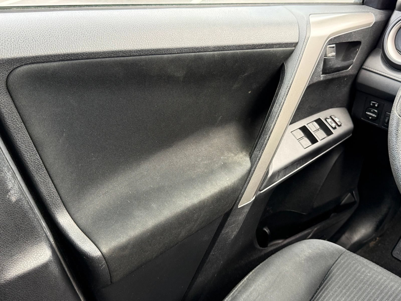 Used 2016 Toyota RAV4 LE FWD image 30