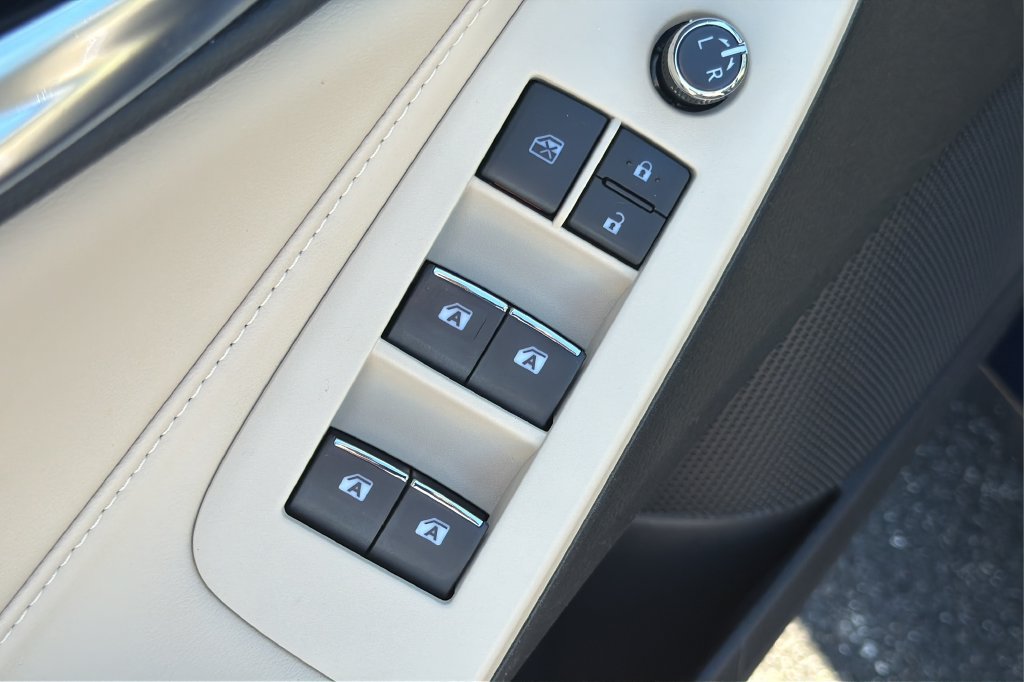 Certified 2019 Toyota Avalon XLE w/ Moonroof Package FWD image 12