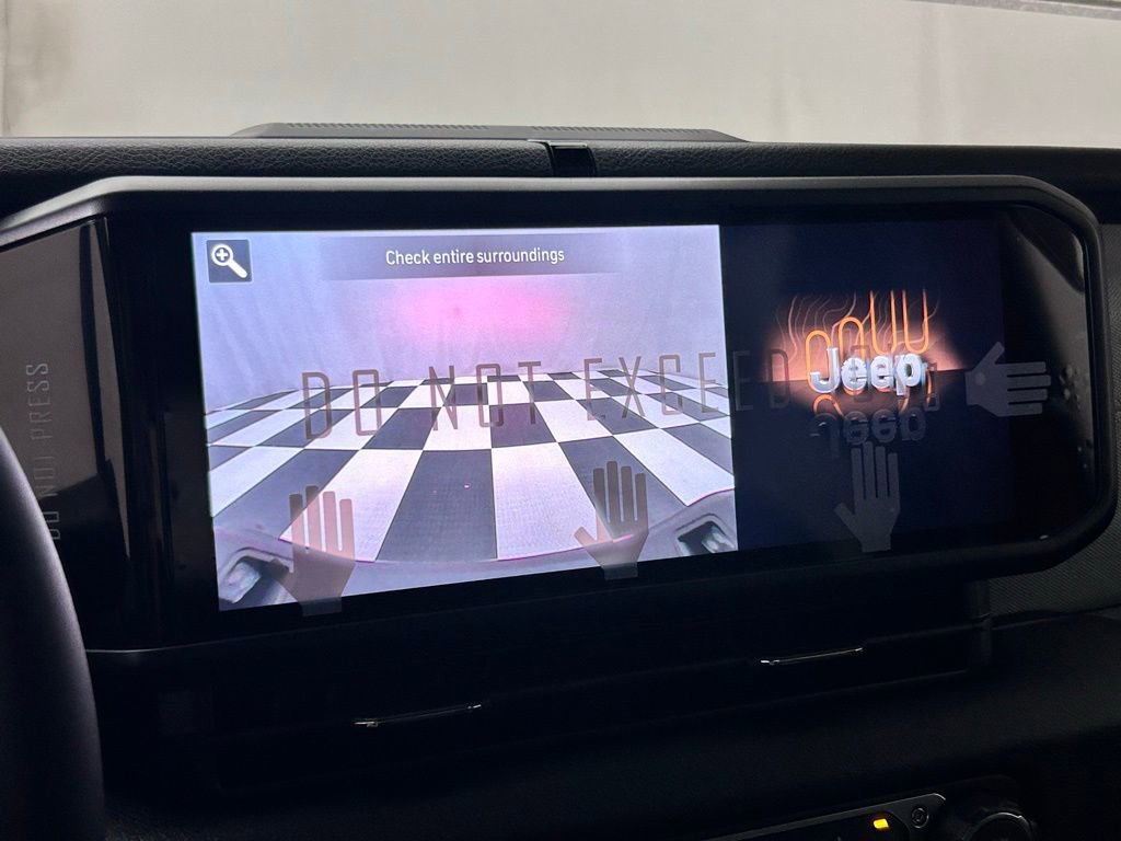 New 2025 Jeep Gladiator Sport image 25