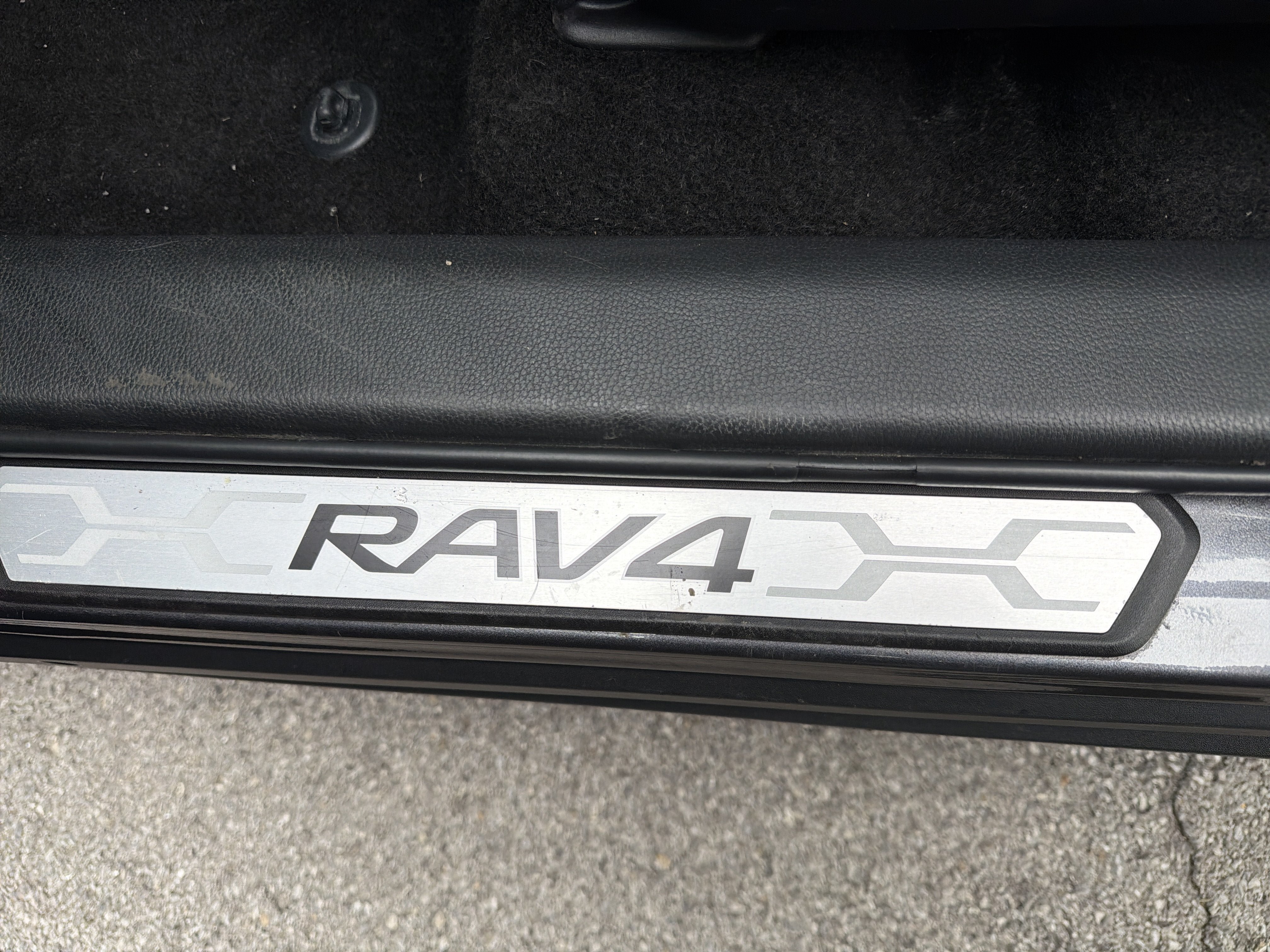 Used 2024 Toyota RAV4 XLE AWD/4WD image 16