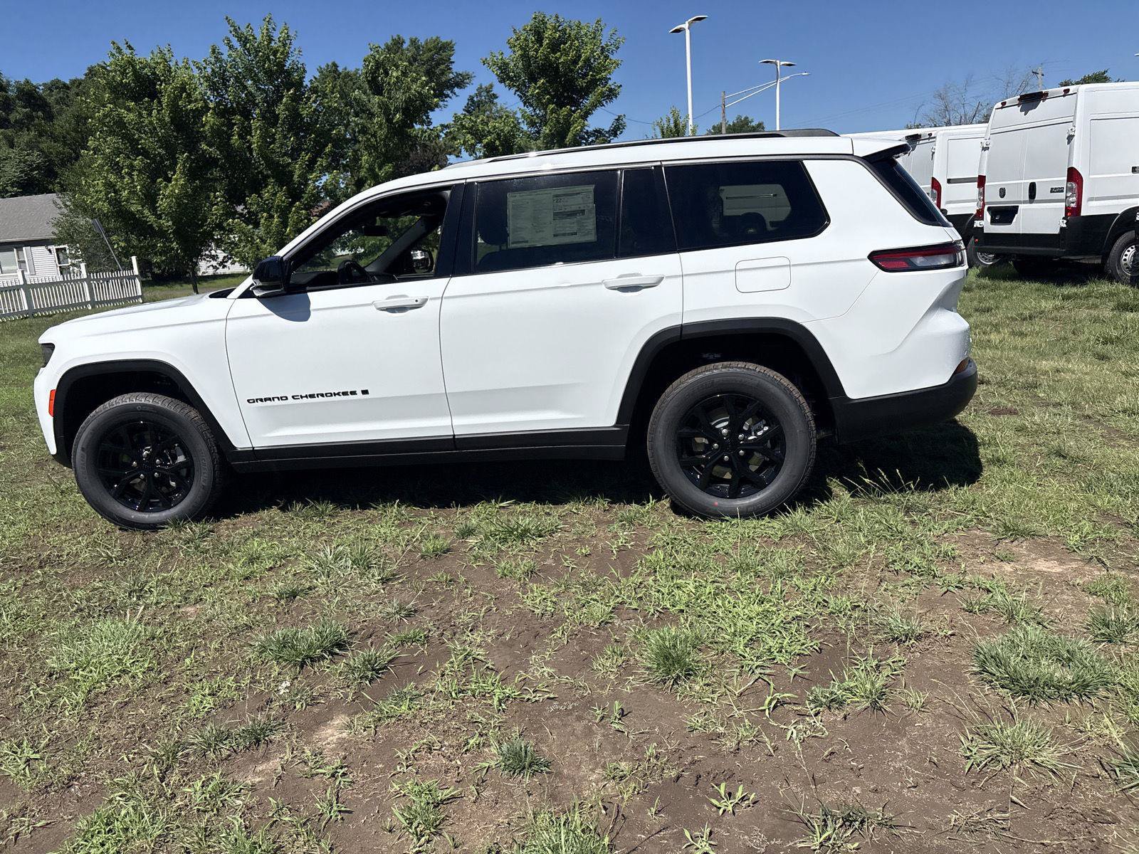 New 2026 Jeep Grand Cherokee L 4WD image 8