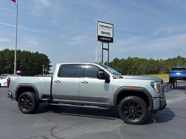 Used 2024 GMC Sierra 2500 AT4 w/ AT4 Preferred Package AWD/4WD image 2