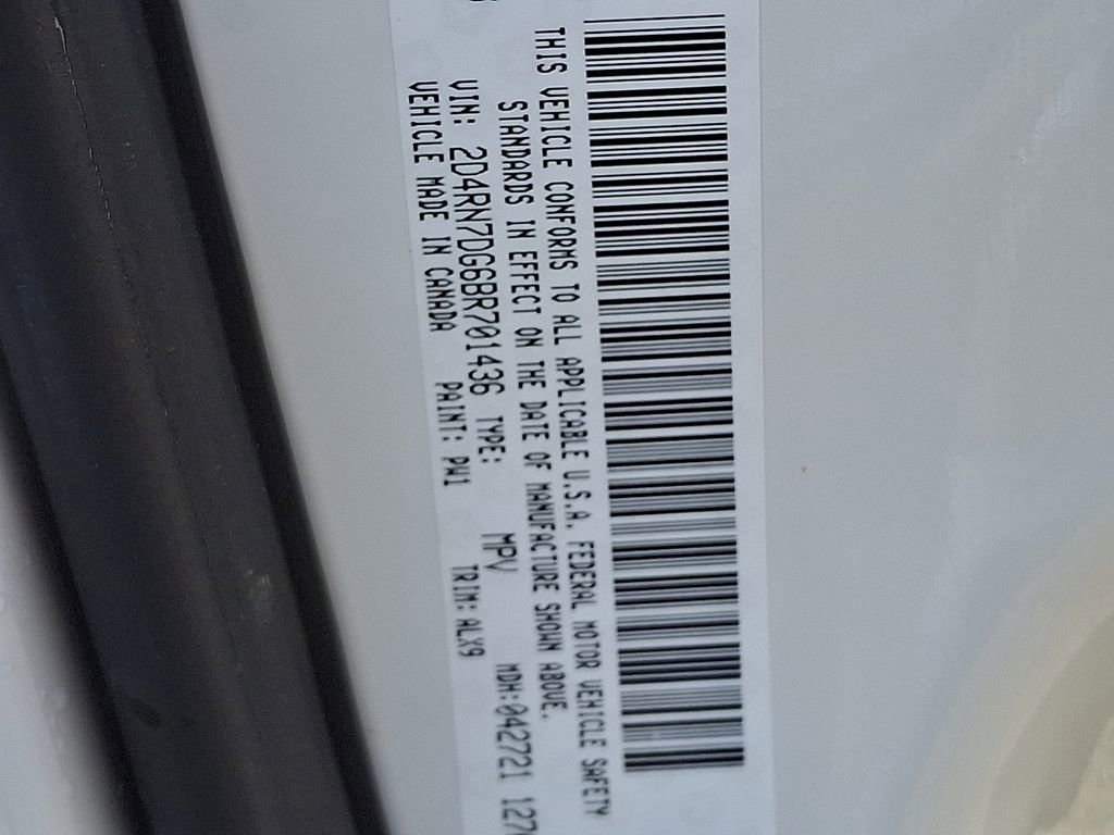 Used 2011 Dodge Grand Caravan R/T image 27