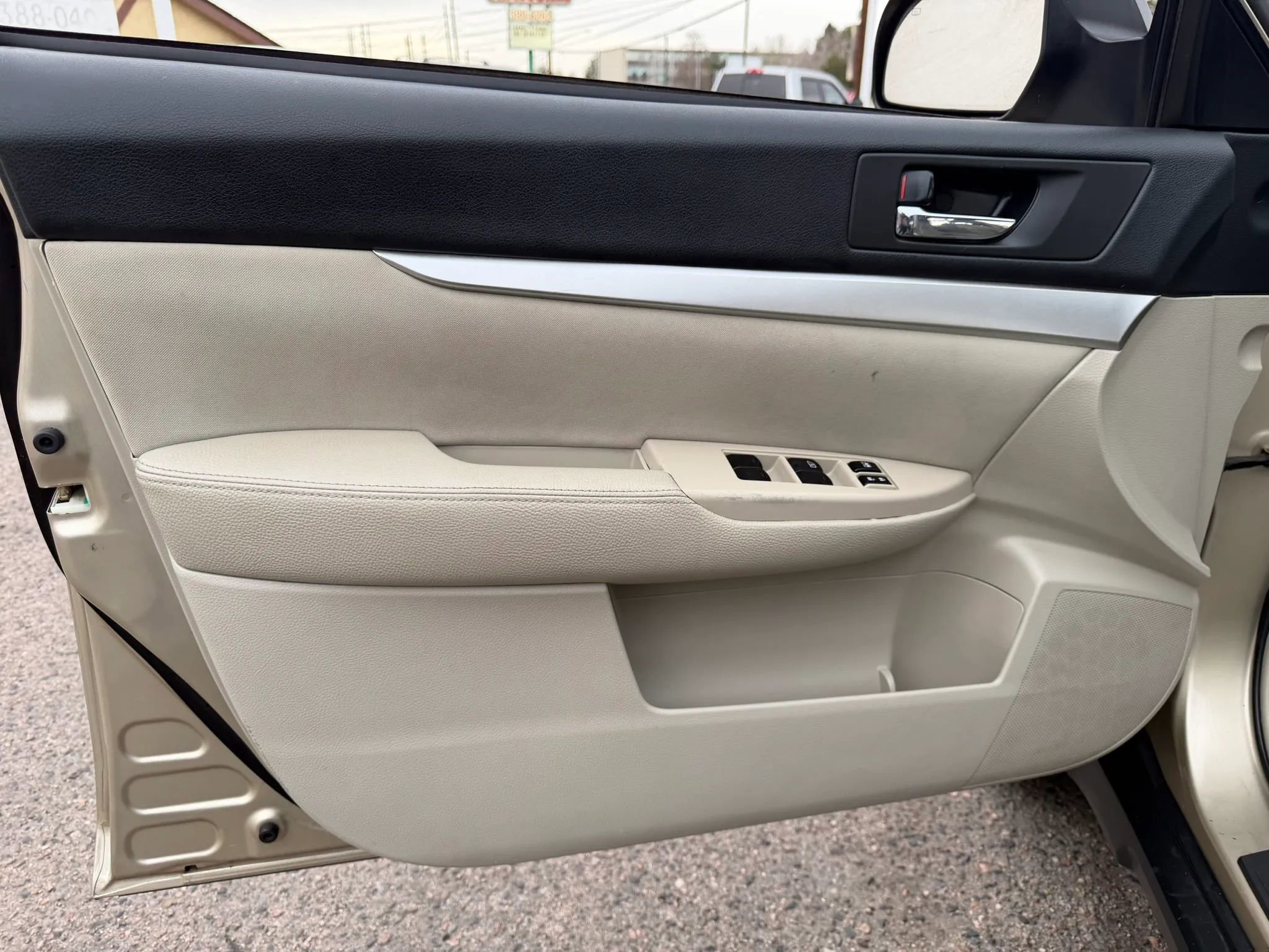 Used 2010 Subaru Outback 2.5i Premium image 13