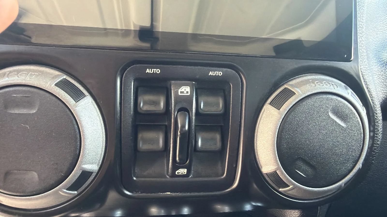 Used 2015 Jeep Wrangler Unlimited Sport w/ Quick Order Package 24S AWD/4WD image 21