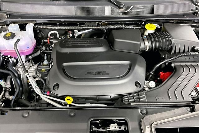 New 2027 Chrysler Pacifica Limited w/ S Appearance Package AWD/4WD image 2