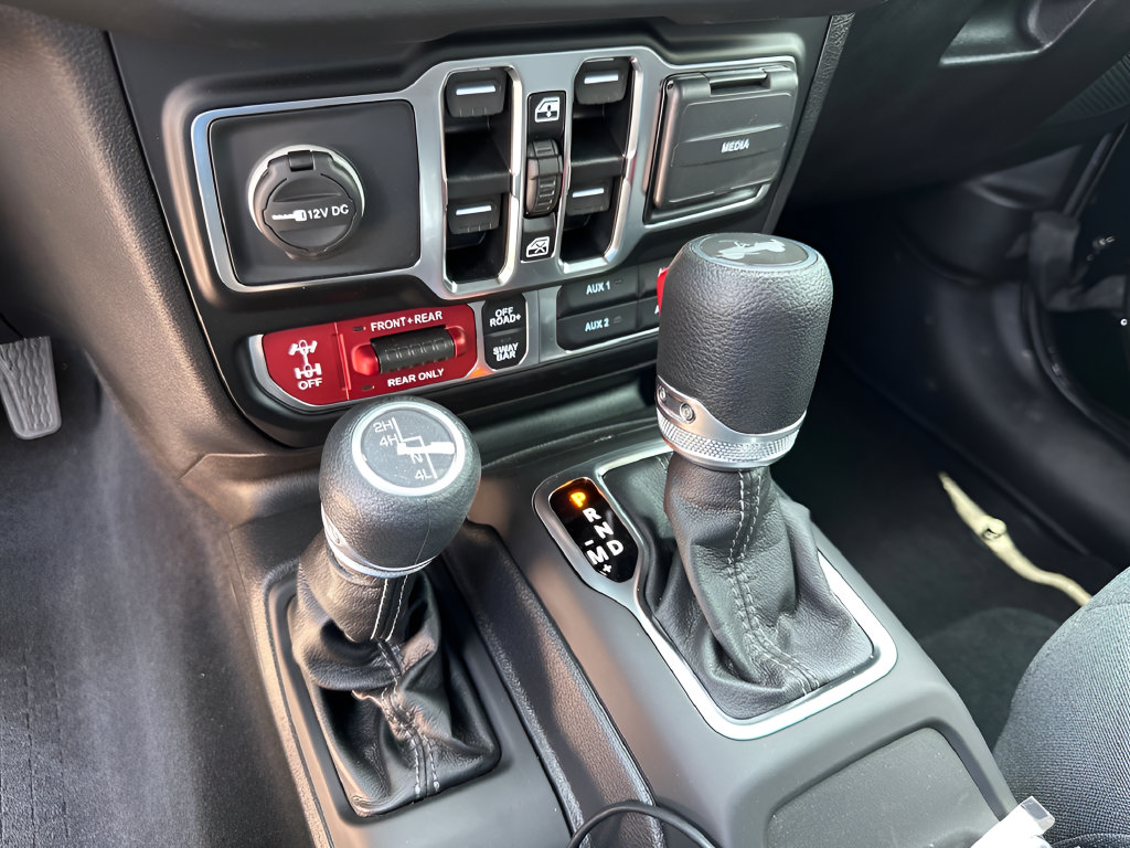 New 2025 Jeep Wrangler Unlimited Rubicon w/ Safety Group AWD/4WD image 29