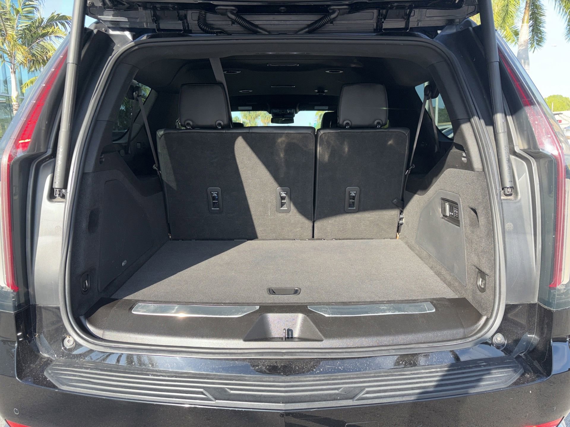 Used 2022 Cadillac Escalade ESV Luxury RWD image 6
