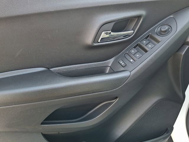 Certified 2022 Chevrolet Trax LT w/ LT Convenience Package image 12