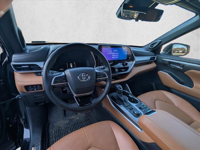 Used 2023 Toyota Highlander Platinum image 10