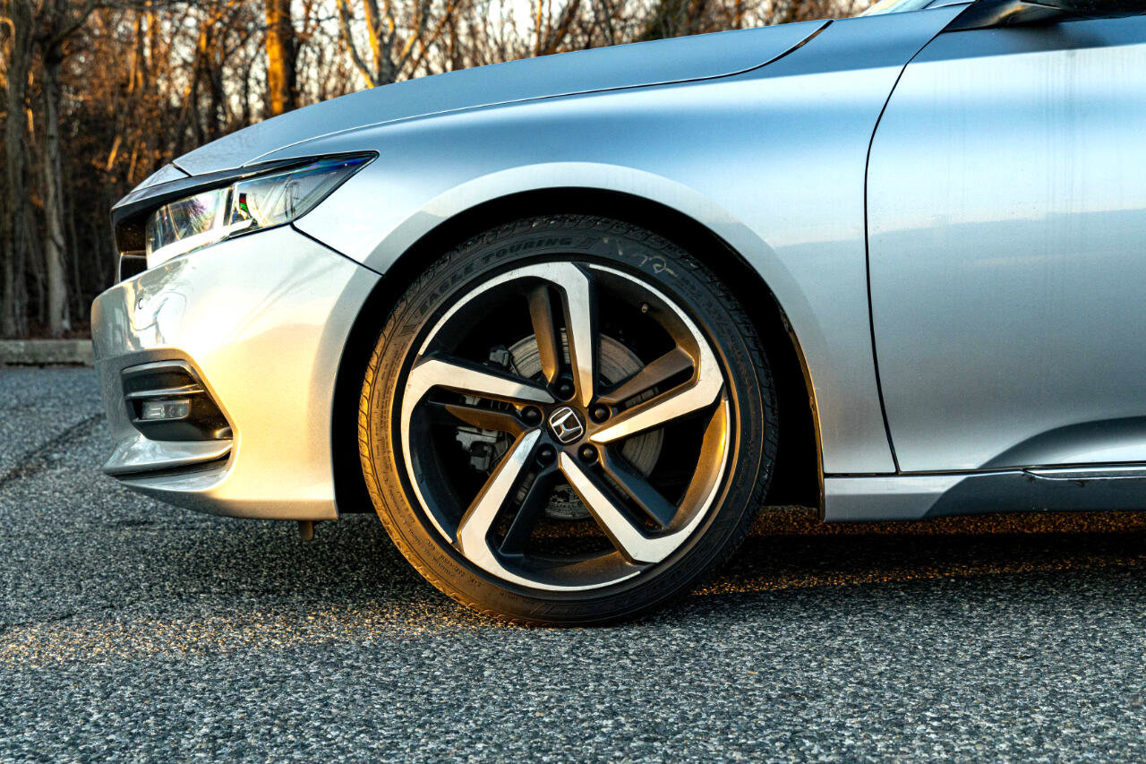 Used 2018 Honda Accord Touring image 10