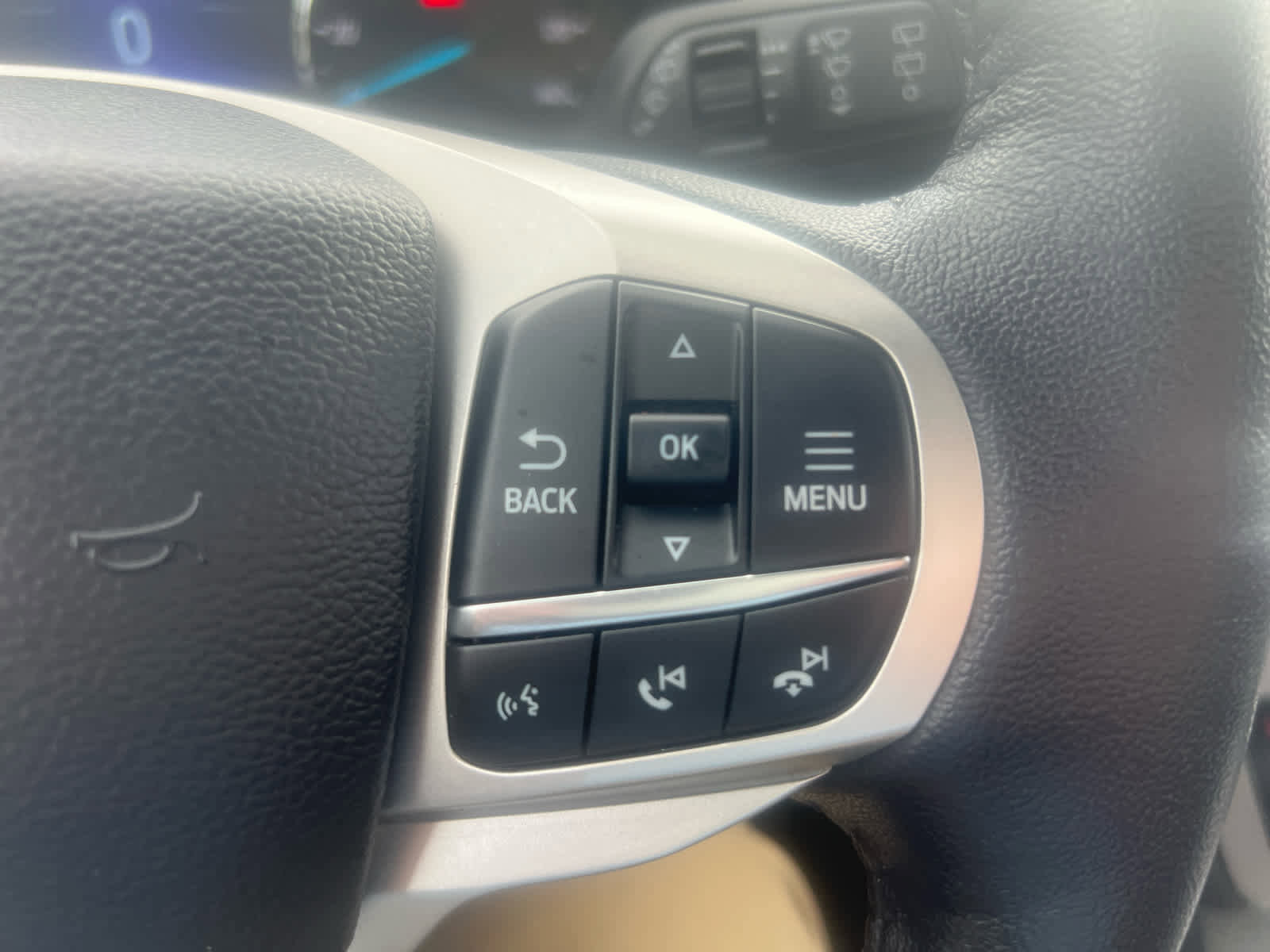 Used 2024 Ford Explorer XLT image 18