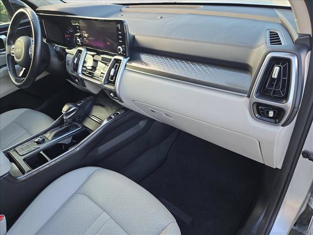 Used 2022 Kia Sorento S w/ Panoramic Sunroof Package FWD image 23
