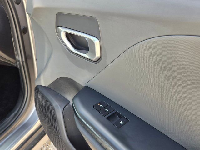 Used 2025 Kia K4 LXS image 28