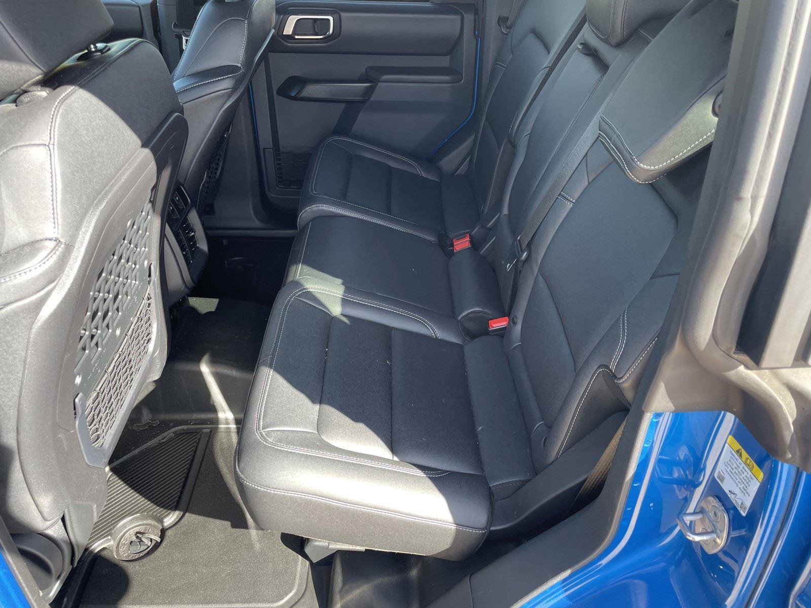 Used 2025 Ford Bronco Badlands image 23