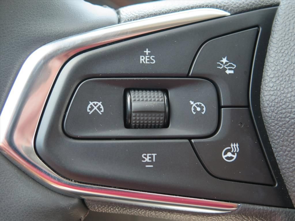 Used 2025 Chevrolet TrailBlazer LT w/ LT Cold Weather Package FWD image 13