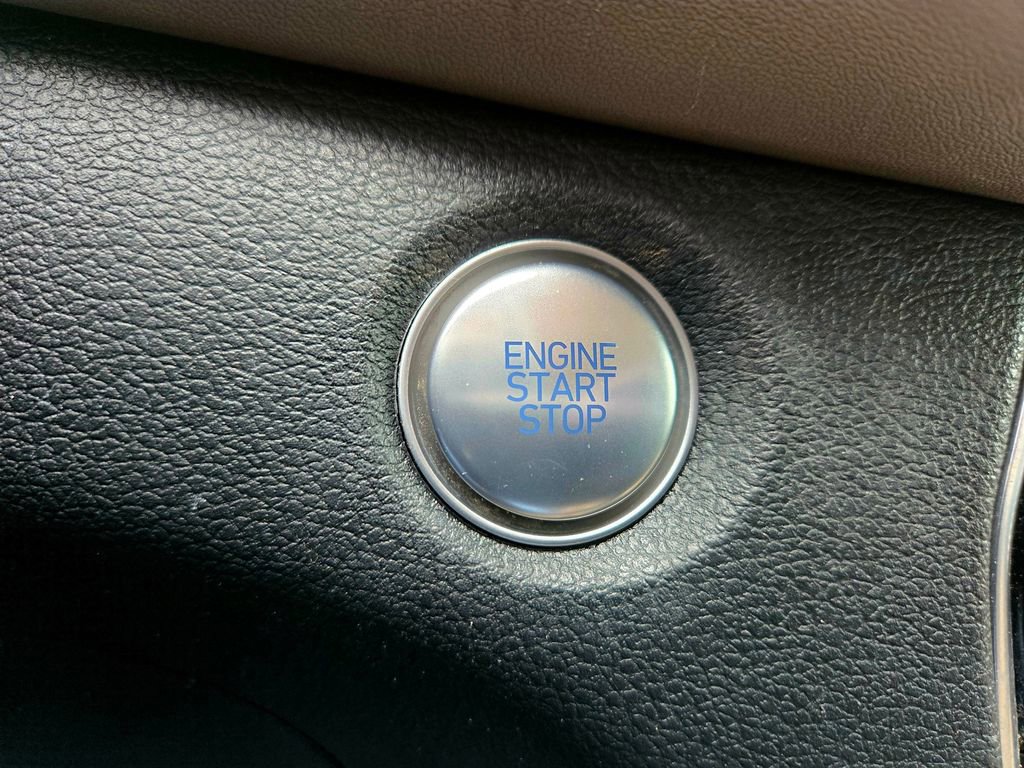 Used 2020 Hyundai Santa Fe SEL w/ Convenience Package image 24