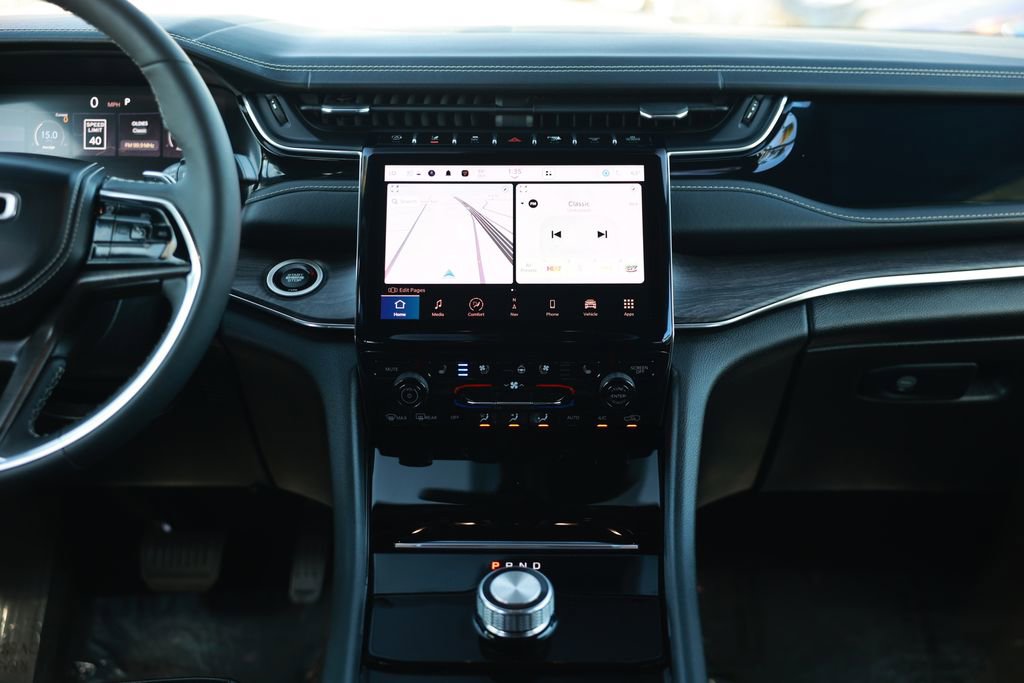 Used 2023 Jeep Grand Cherokee Overland RWD image 27