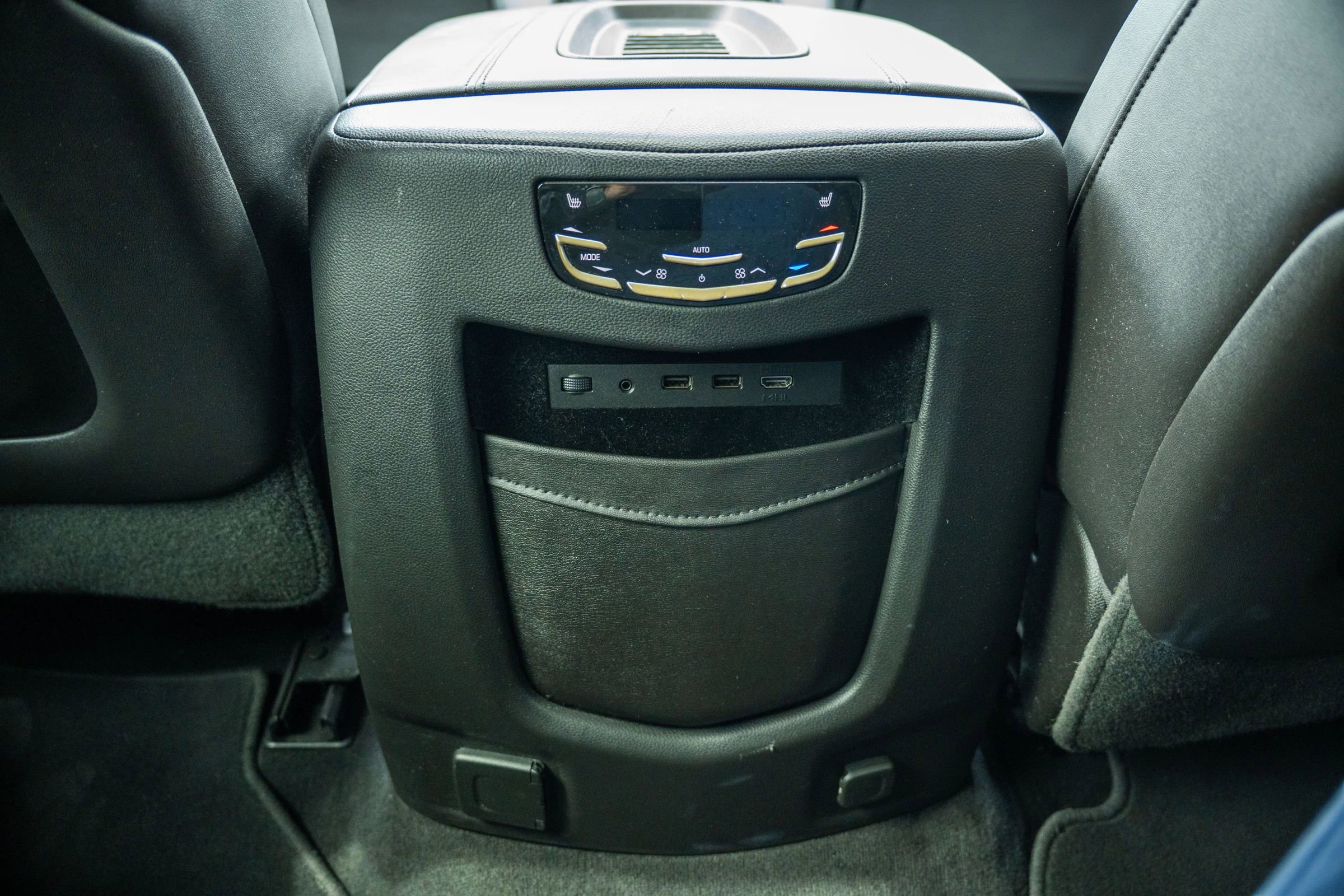 Used 2018 Cadillac Escalade Luxury image 24