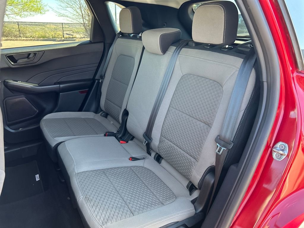 Used 2022 Ford Escape SE w/ SE Sport Appearance Package image 18