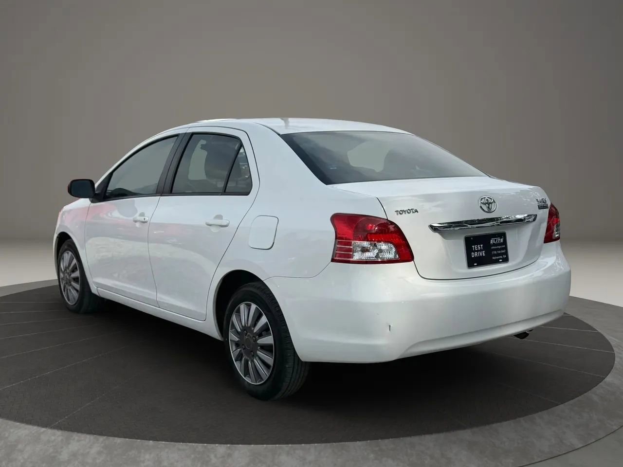 Used 2011 Toyota Yaris Sedan w/ Convenience Pkg FWD image 6
