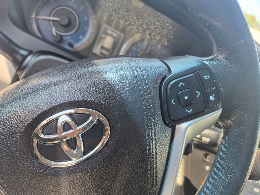 Used 2015 Toyota Sienna XLE w/ XLE Navigation Package image 22