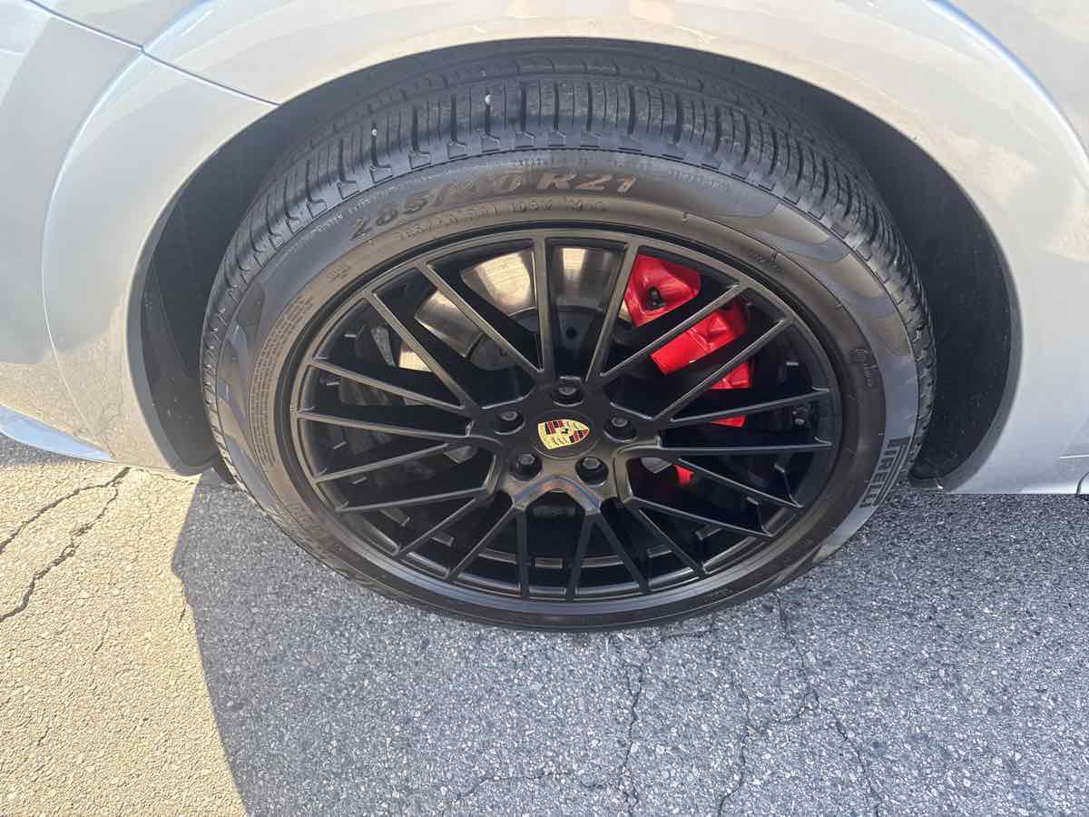 Used 2021 Porsche Cayenne GTS AWD/4WD image 9