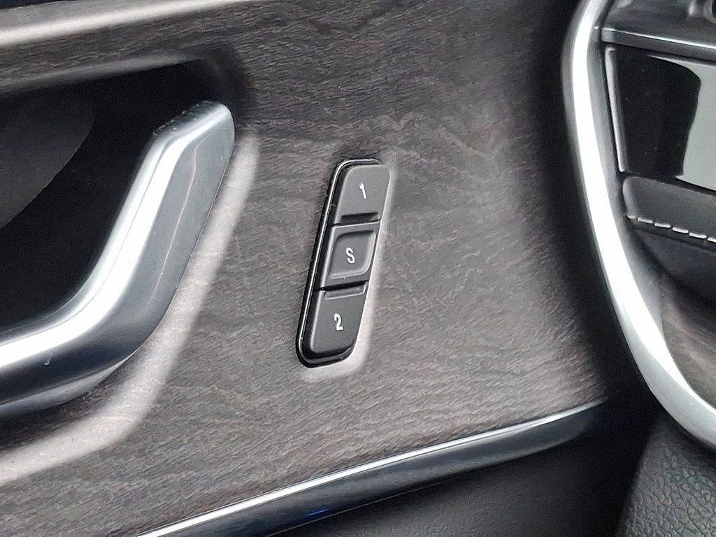 Used 2022 Jeep Grand Cherokee Overland AWD/4WD image 25