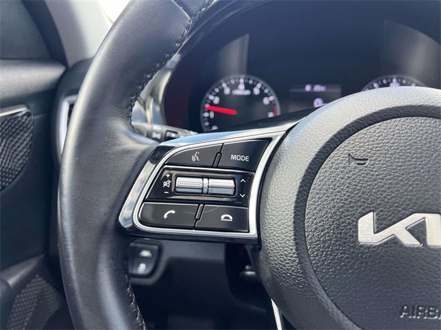 Used 2022 Kia Seltos EX image 17