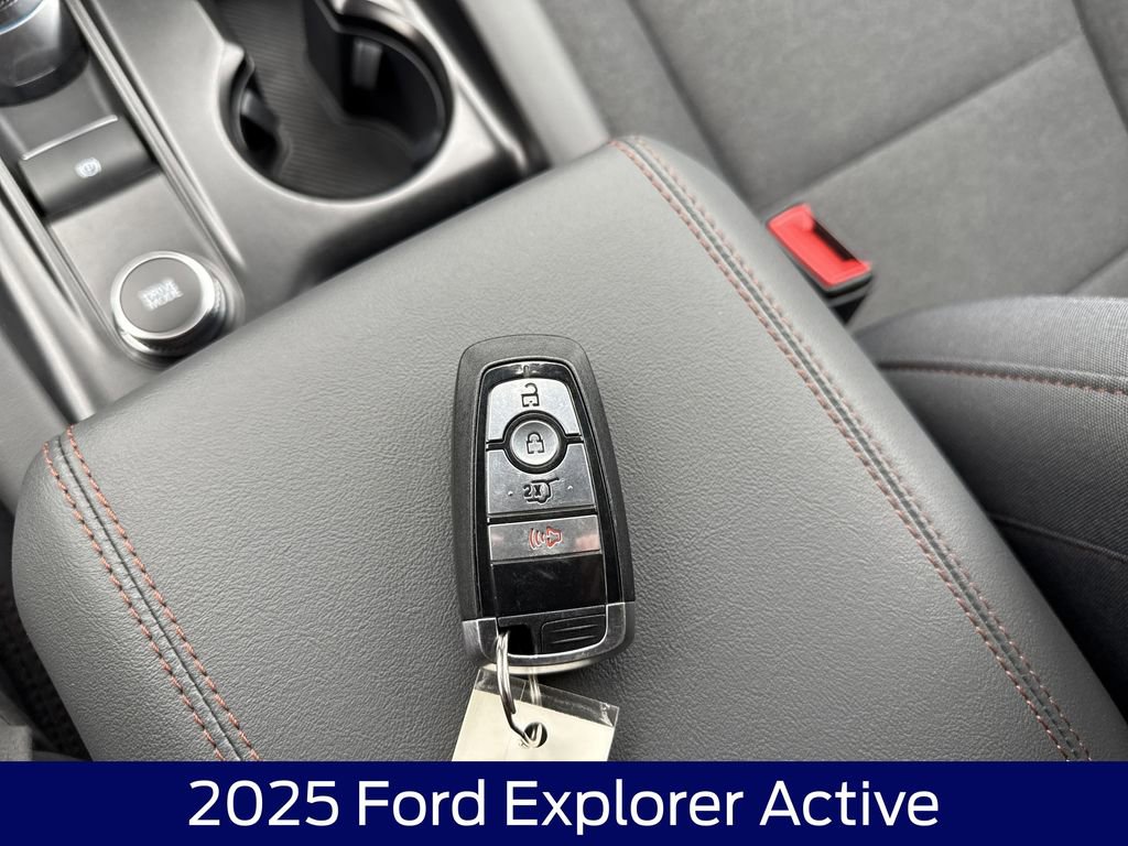 Used 2025 Ford Explorer Active image 28