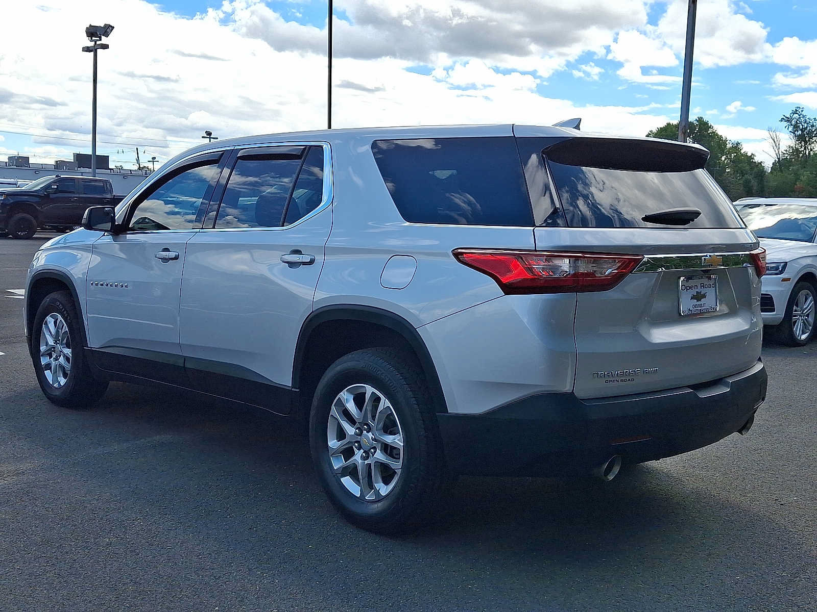 Used 2021 Chevrolet Traverse LS AWD/4WD image 4