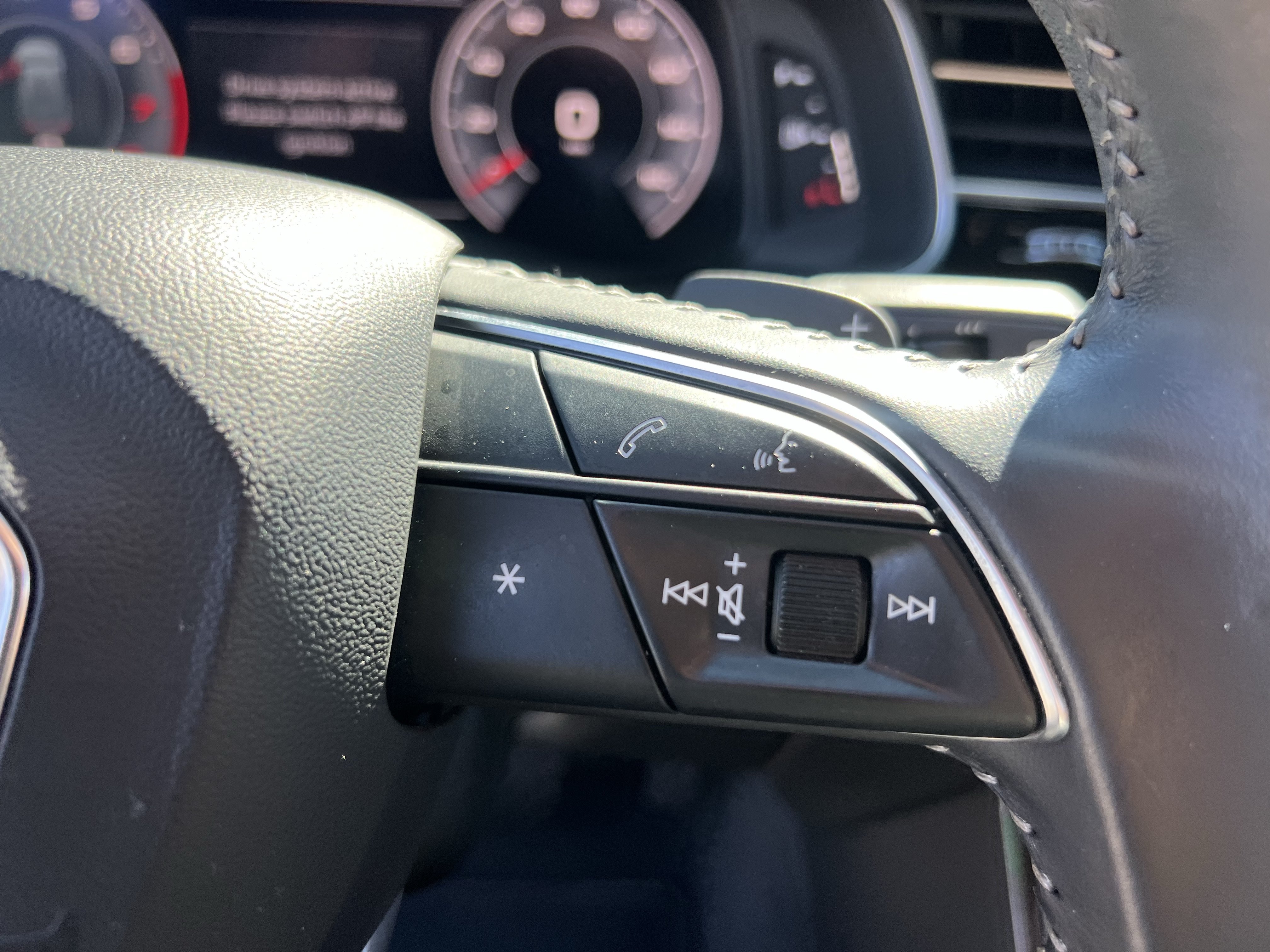 Used 2019 Audi Q8 Premium Plus AWD/4WD image 21