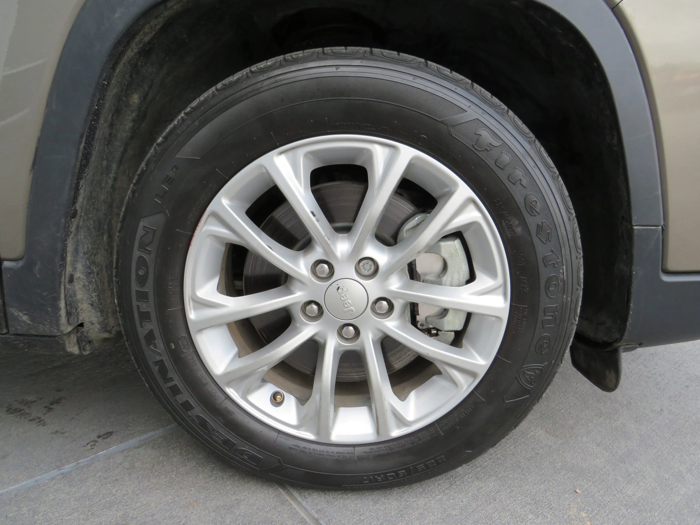 Used 2019 Jeep Cherokee Latitude w/ Popular Appearance Group image 43