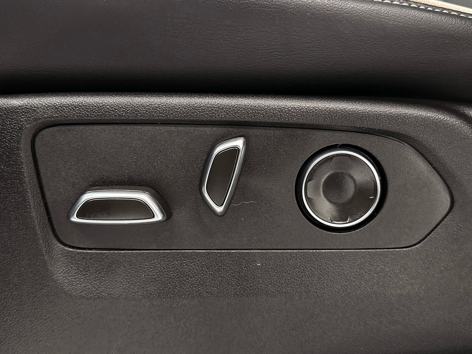 Used 2024 Cadillac Escalade Sport w/ LPO, ONYX Package AWD/4WD image 12