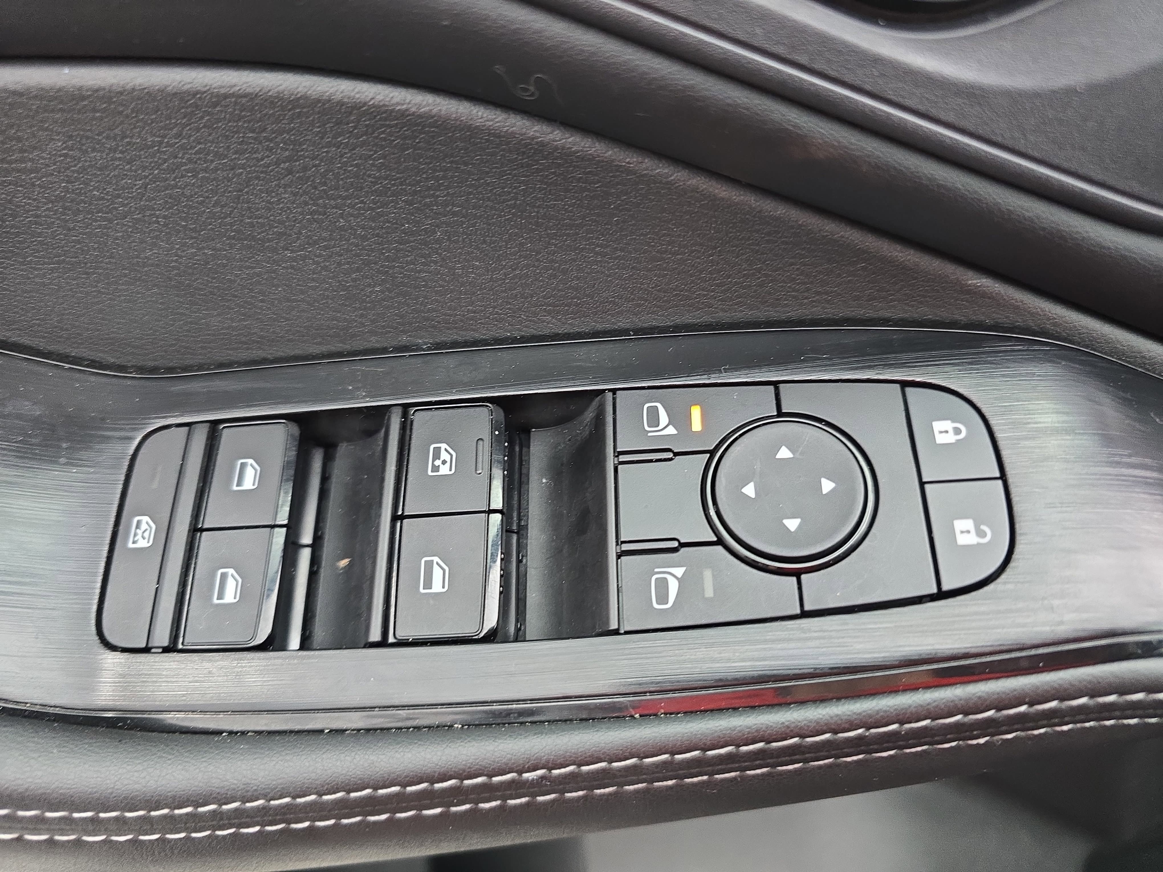 Certified 2025 Nissan Rogue SV FWD image 27