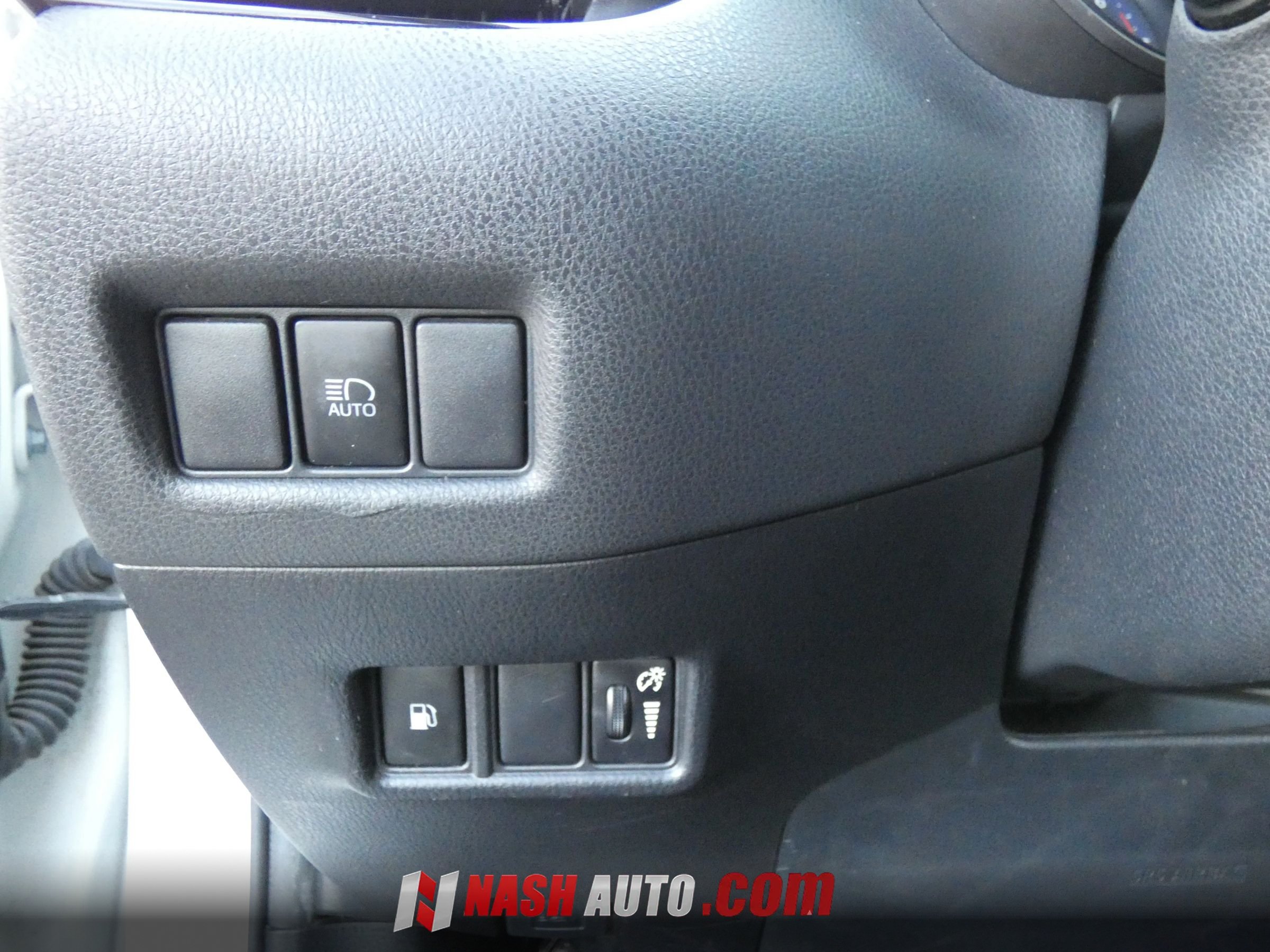 Used 2019 Toyota C-HR LE FWD image 49