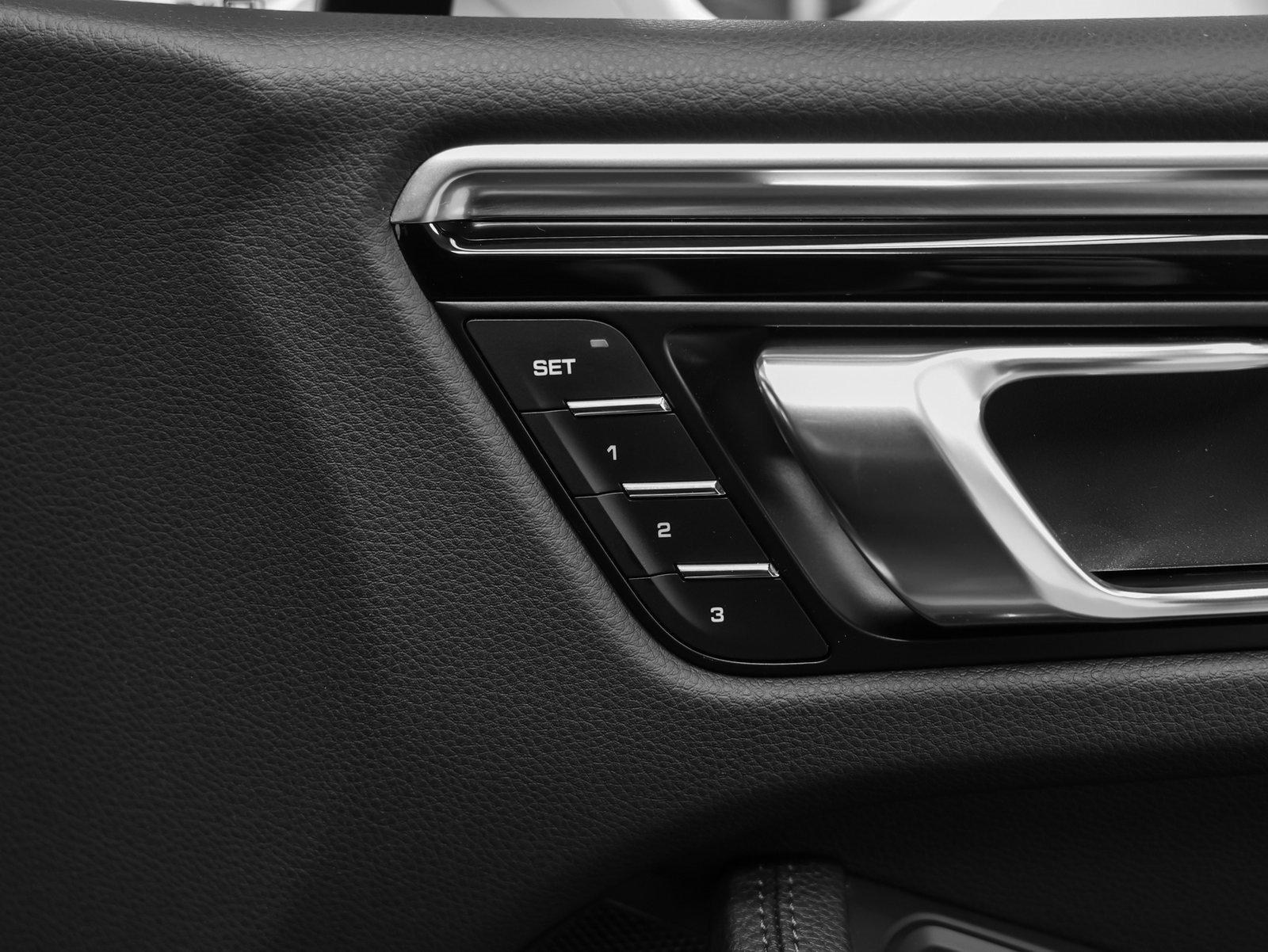 Used 2024 Porsche Macan image 20